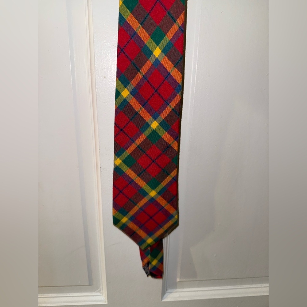 GAP Vibrant Plaid Tie in Red and Green